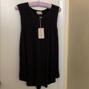 Black sleeveless shirt